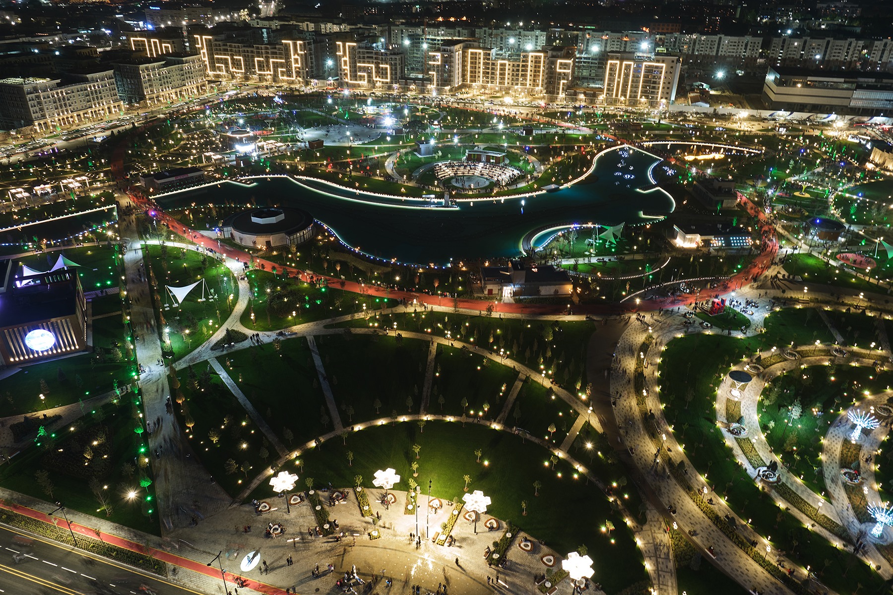 Tashkent_City_Park_at_night_2019